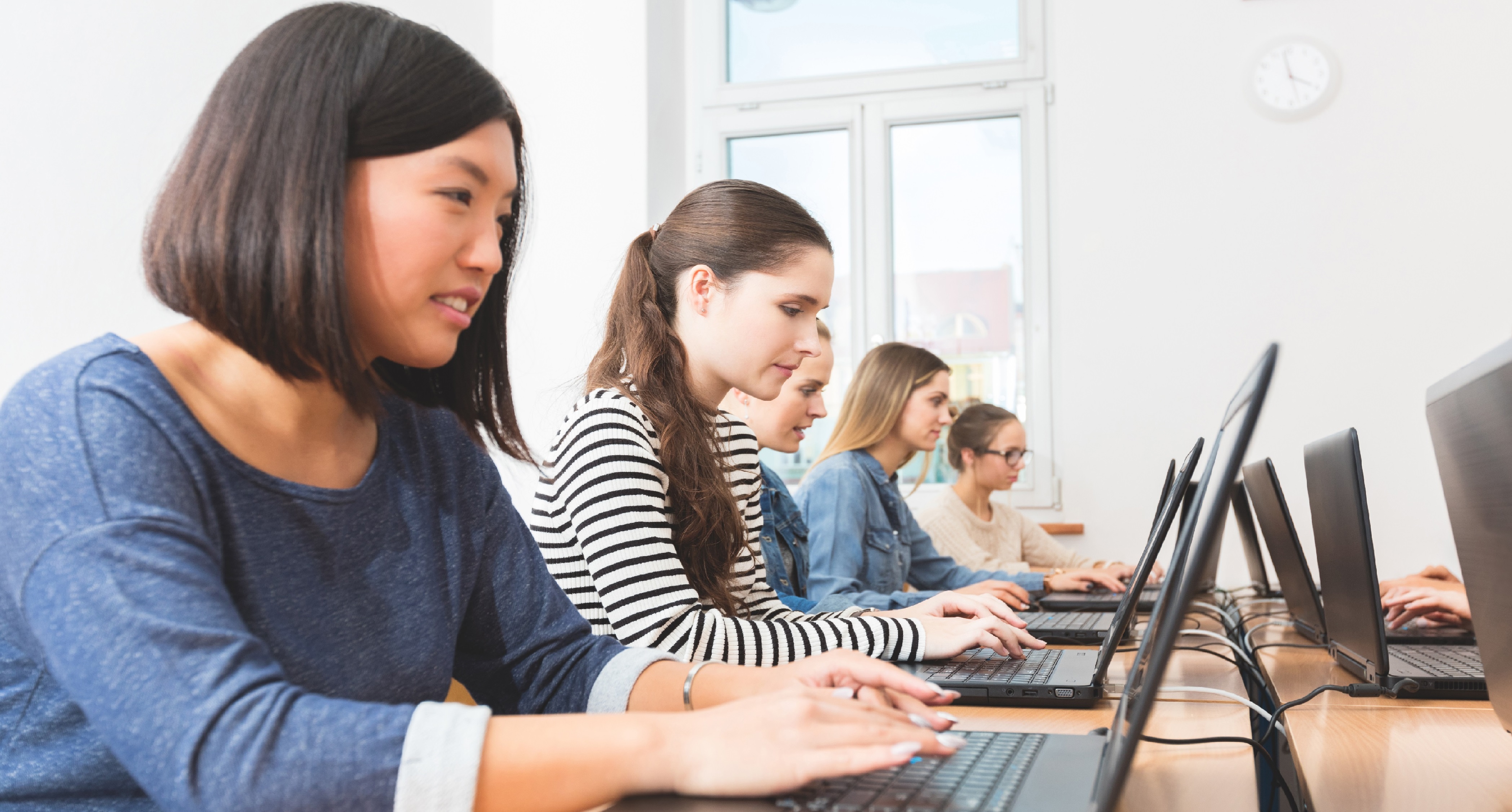 people computering and internets