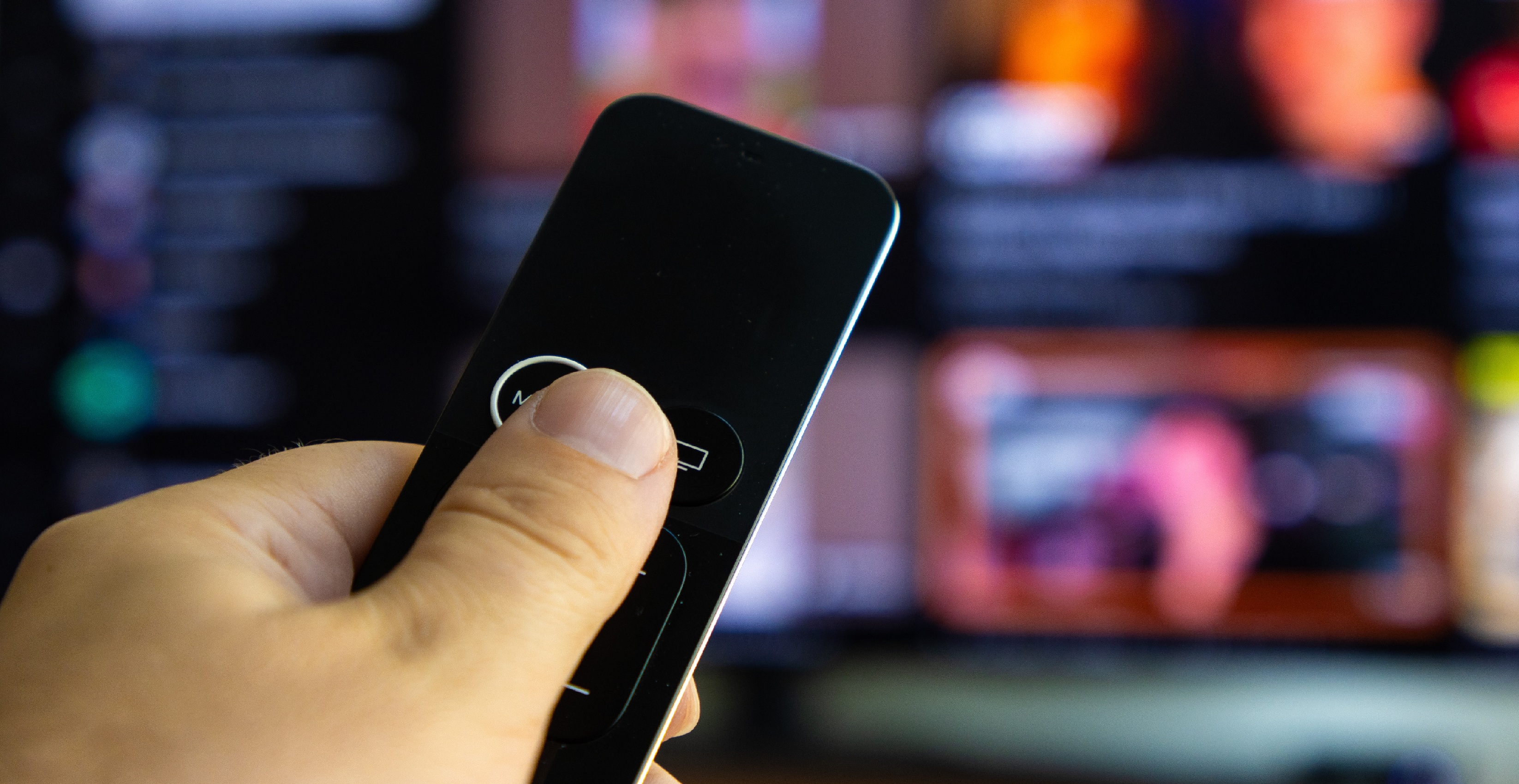 a hand holding a tv remote