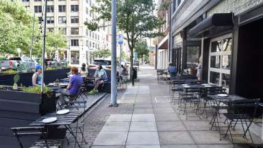 Outdoor seating at Virgil's in downtown Raleigh