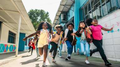kids running out from class