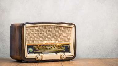 retro broadcast table radio receiver