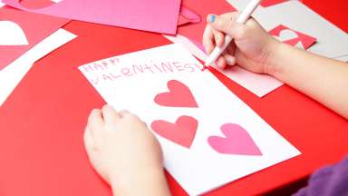 a kid's craft of valentine's day
