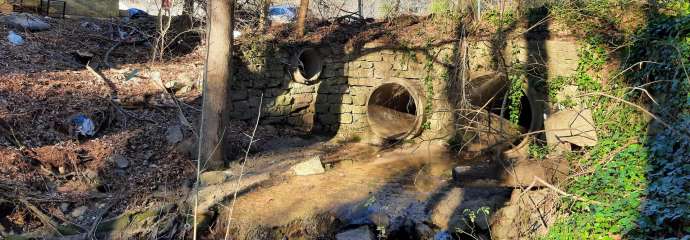 A round stormwater pipe at the Dacian Road crossing