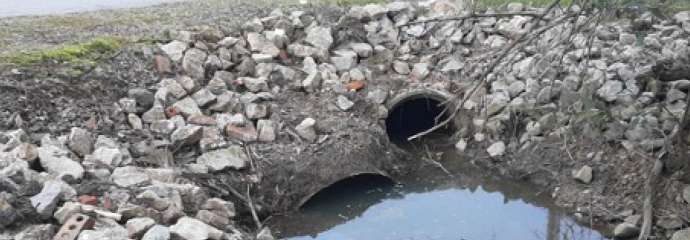 A stormwater pipe at the crossing of Glenbrook Drive.