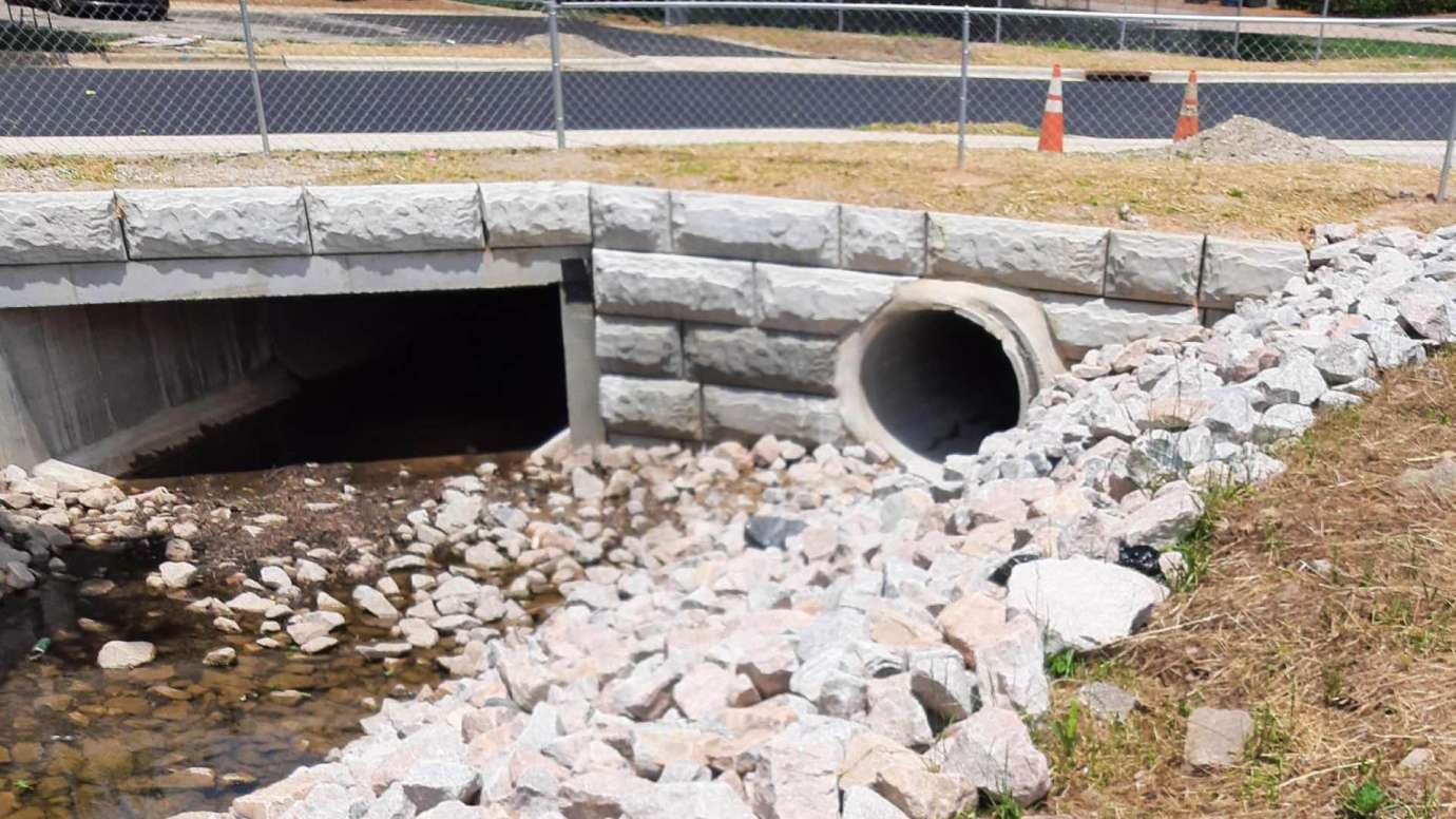 A new, round stormwater pipe that carry water under Bragg Street. 
