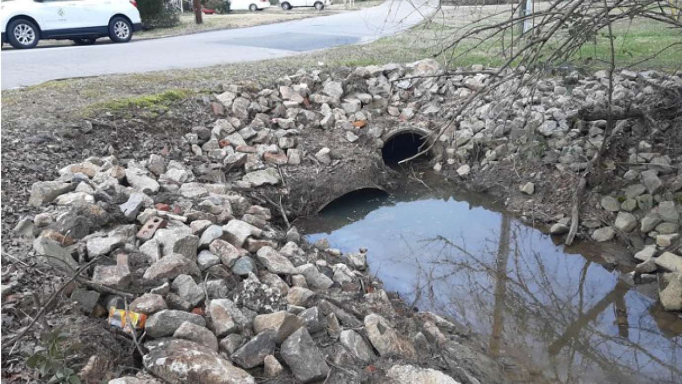 A stormwater pipe at the crossing of Glenbrook Drive. 
