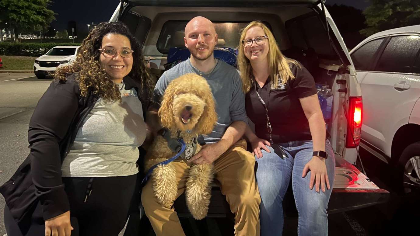 9-1-1 operator and therapy dog