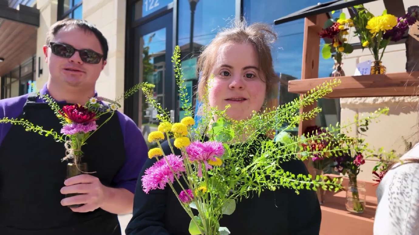 Gigis Playhouse People Flower