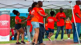 Couples learning Chicago-style steppin'