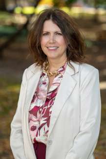 Portrait photo of Laura Broda