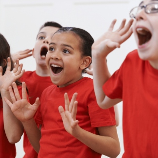 Kids acting in class 